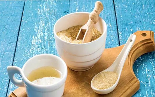 Agar-agar in a bowl, cup, and spoon.